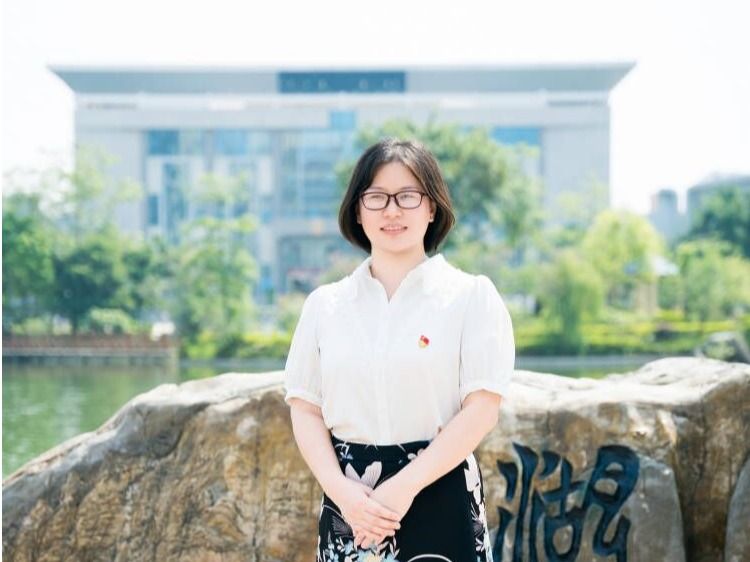 学务干事 梁海燕