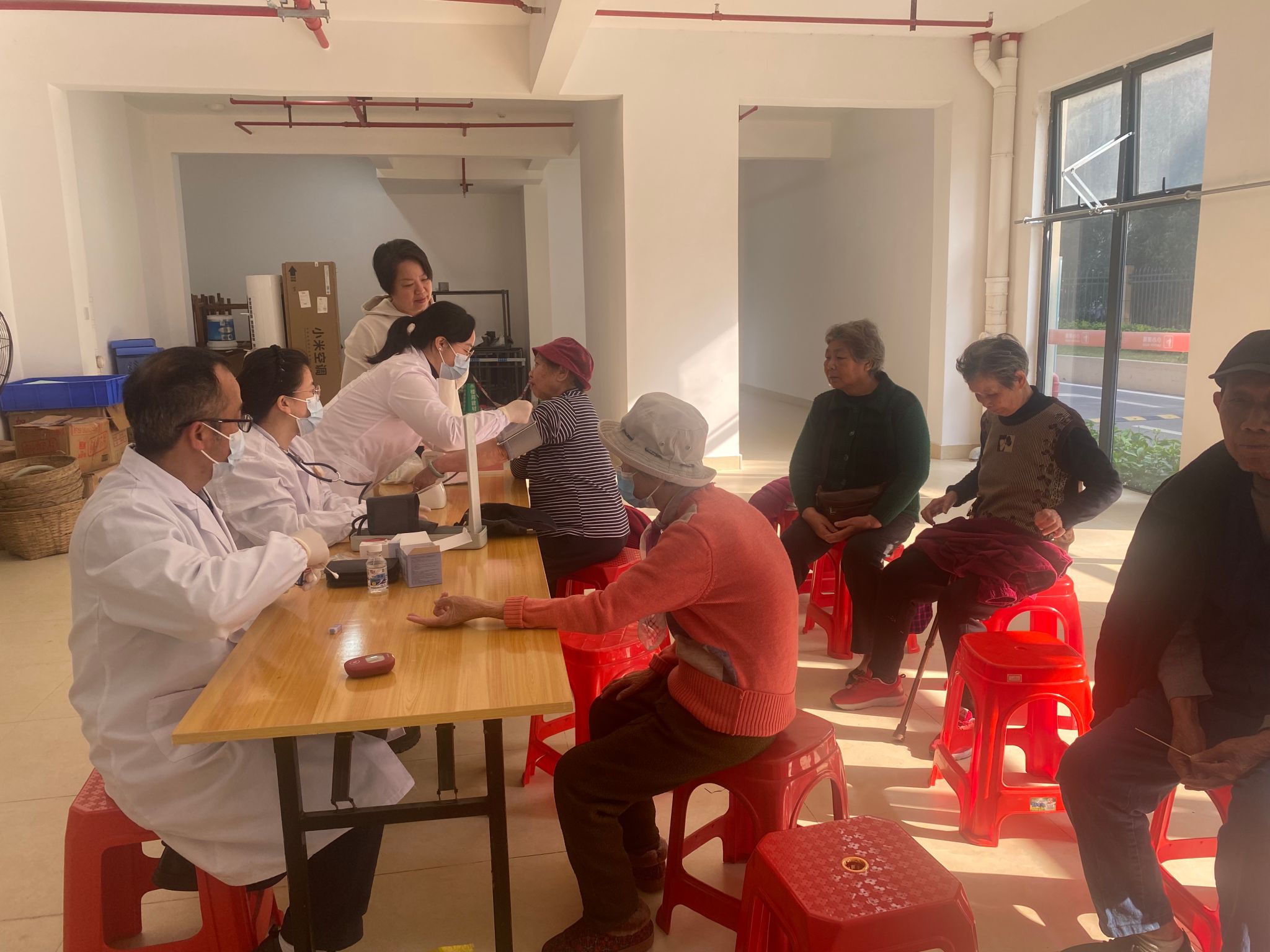 党建引领践初心 志愿服务暖人心——后勤基建党总支、工会党支部联合开展学雷锋系列活动