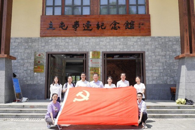 “传承红色基因，担当时代责任”——信息工程学院党总支开展主题党日活动