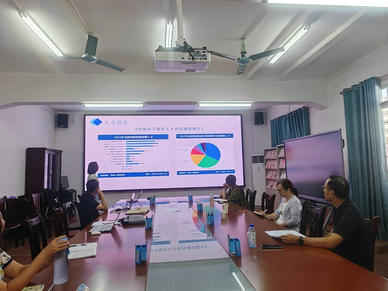 信息工程学院开展专业建设研讨会