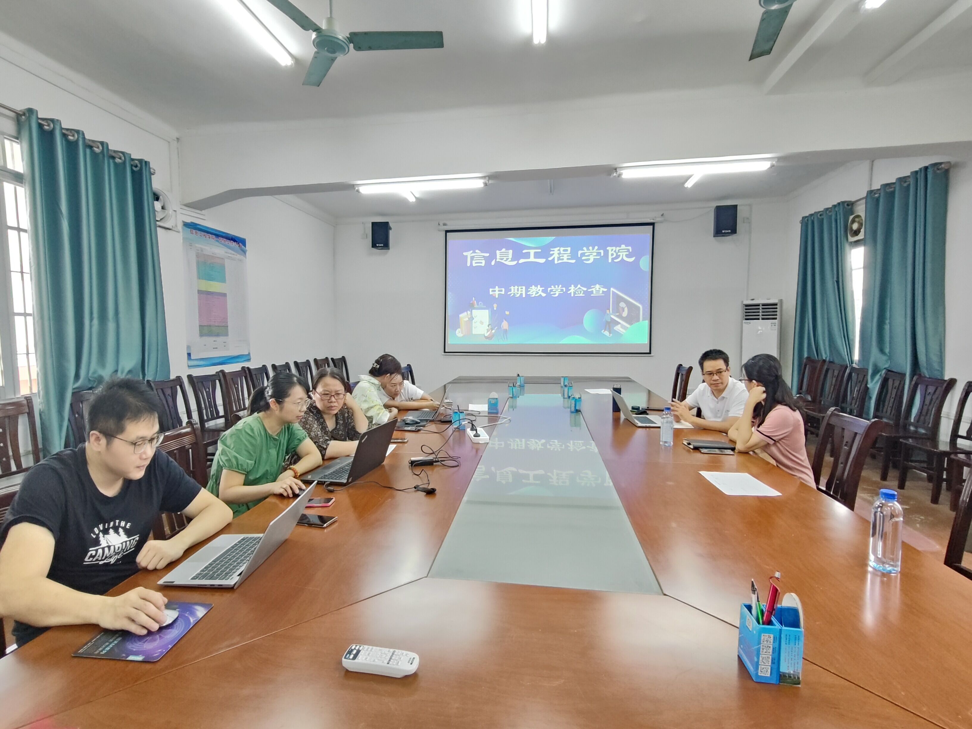 信息工程学院开展教学文件中期检查