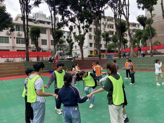 信息工程学院开展“青春筑梦新时代，资助伴我向未来” 心理素质拓展活动